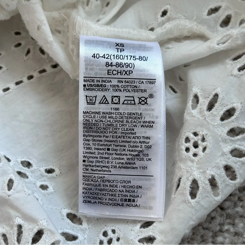 NWT Gap Women’s White Eyelet Flutter Sleeve Boho Blouse Size Extra Small - Picture 8 of 10